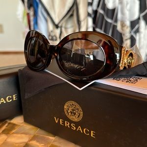 Authentic Versace Oversized Sunnies Brand New +Box+Case+Cleaning Cloth+Tags